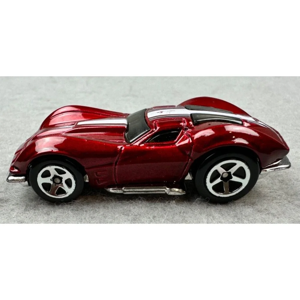 HOT WHEELS '63 CHEVY CORVETTE STINGRAY 1:64 RED & WHITE 2 3/4